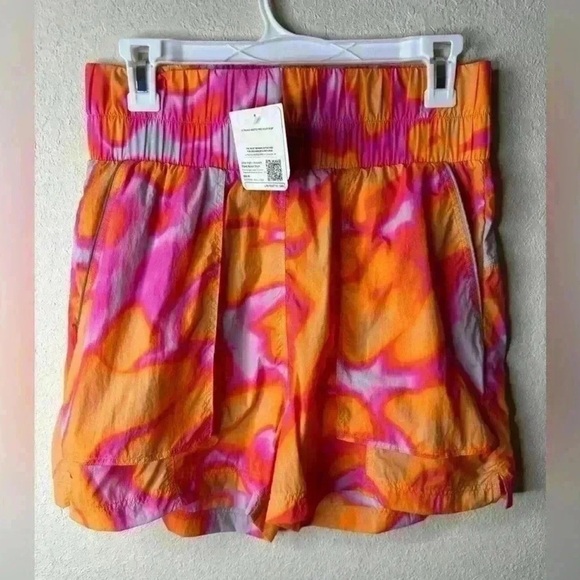 Fabletics High-Waisted Piped Nylon Short orange/pink size Medium - Picture 2 of 5